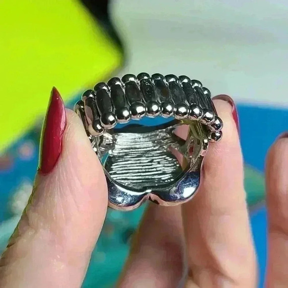 Silver tone red heart clear rhinestones fashion ring size 9 to 10 - Picture 9 of 17